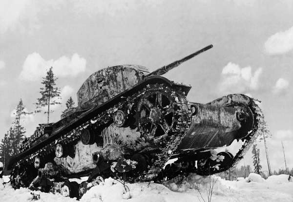 Иллюстрация к книге — Зимняя война: «Ломят танки широкие просеки» [block_001320_page_094_image_0001.jpg]