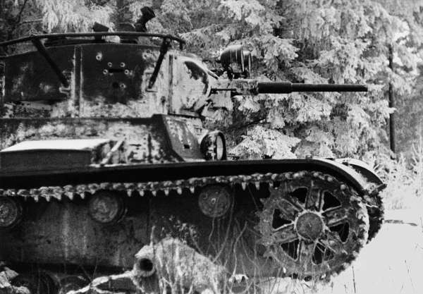 Иллюстрация к книге — Зимняя война: «Ломят танки широкие просеки» [block_001320_page_100_image_0001.jpg]