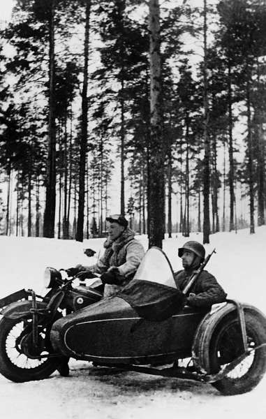 Иллюстрация к книге — Зимняя война: «Ломят танки широкие просеки» [block_001320_page_157_image_0001.jpg]