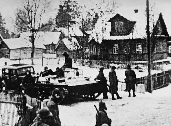 Иллюстрация к книге — Зимняя война: «Ломят танки широкие просеки» [block_001320_page_158_image_0001.jpg]