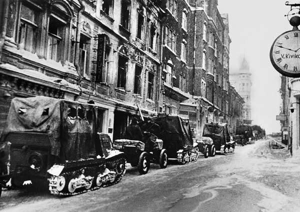 Иллюстрация к книге — Зимняя война: «Ломят танки широкие просеки» [block_001320_page_172_image_0001.jpg]