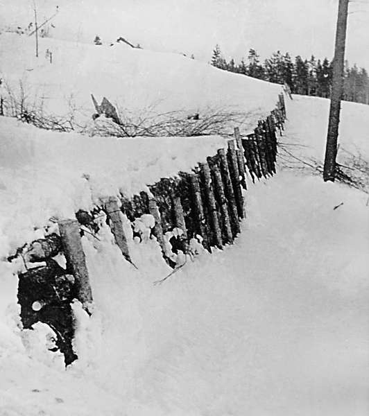 Иллюстрация к книге — Зимняя война: «Ломят танки широкие просеки» [block_001320_page_202_image_0001.jpg]