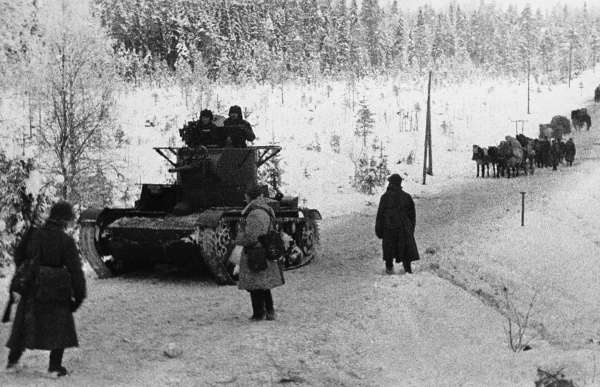Иллюстрация к книге — Зимняя война: «Ломят танки широкие просеки» [block_001320_page_214_image_0001.jpg]