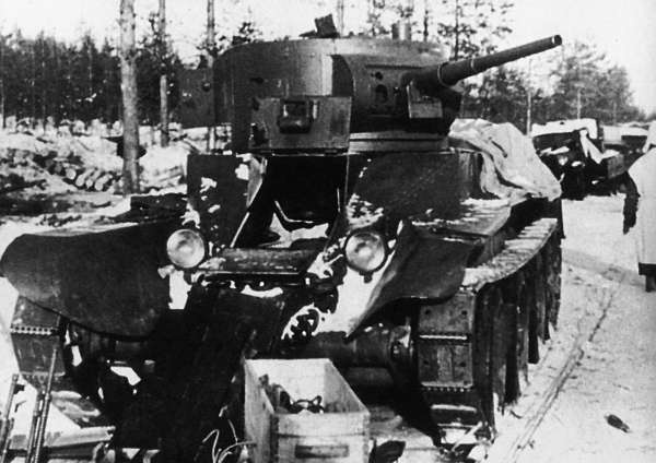 Иллюстрация к книге — Зимняя война: «Ломят танки широкие просеки» [block_001320_page_227_image_0001.jpg]