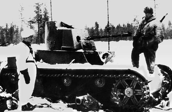 Иллюстрация к книге — Зимняя война: «Ломят танки широкие просеки» [block_001320_page_228_image_0001.jpg]