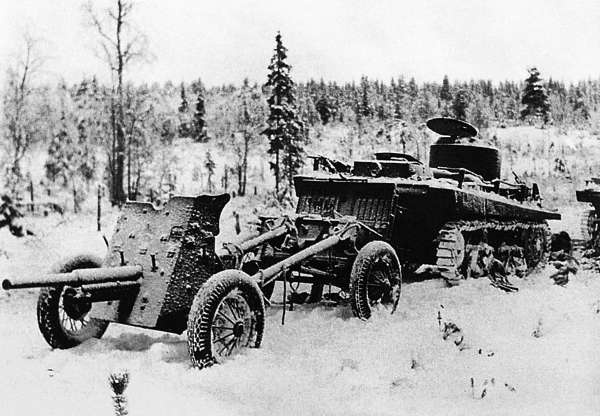 Иллюстрация к книге — Зимняя война: «Ломят танки широкие просеки» [block_001320_page_237_image_0001.jpg]