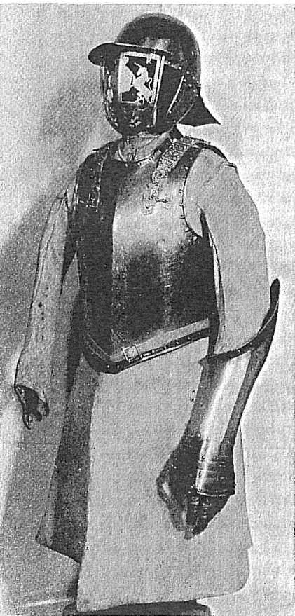 Иллюстрация к книге — Рыцарские доспехи Европы. Универсальный обзор музейных коллекций [p39.jpg]