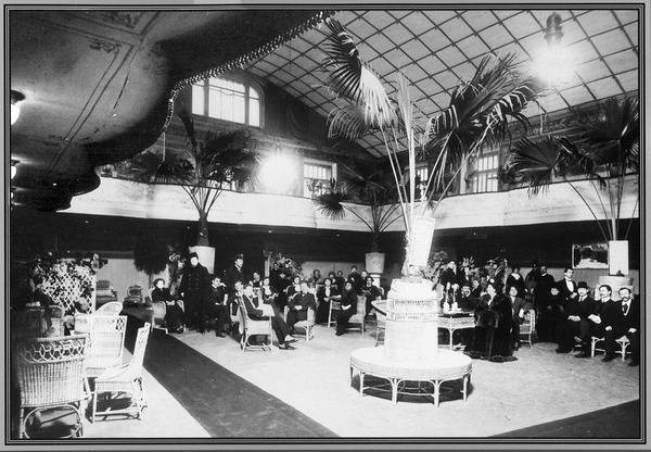 Иллюстрация к книге — Рестораны, трактиры, чайные. Из истории общественного питания в Петербурге. XVIII - начало XX века [i_012.jpg]