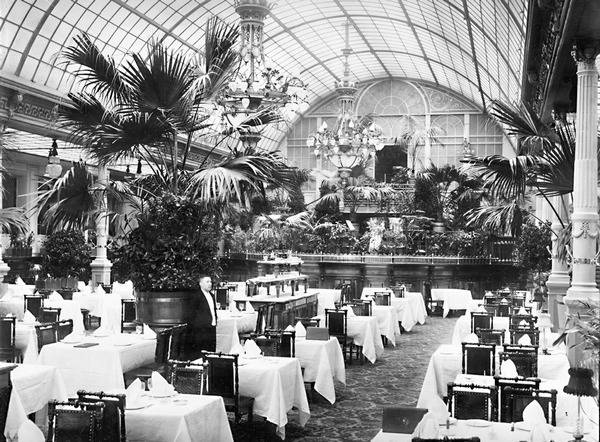 Иллюстрация к книге — Рестораны, трактиры, чайные. Из истории общественного питания в Петербурге. XVIII - начало XX века [i_015.jpg]