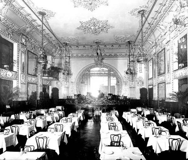 Иллюстрация к книге — Рестораны, трактиры, чайные. Из истории общественного питания в Петербурге. XVIII - начало XX века [i_055.jpg]