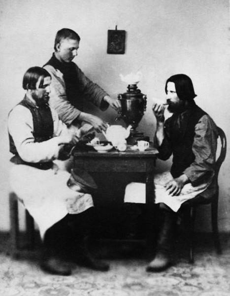 Иллюстрация к книге — Рестораны, трактиры, чайные. Из истории общественного питания в Петербурге. XVIII - начало XX века [i_063.jpg]