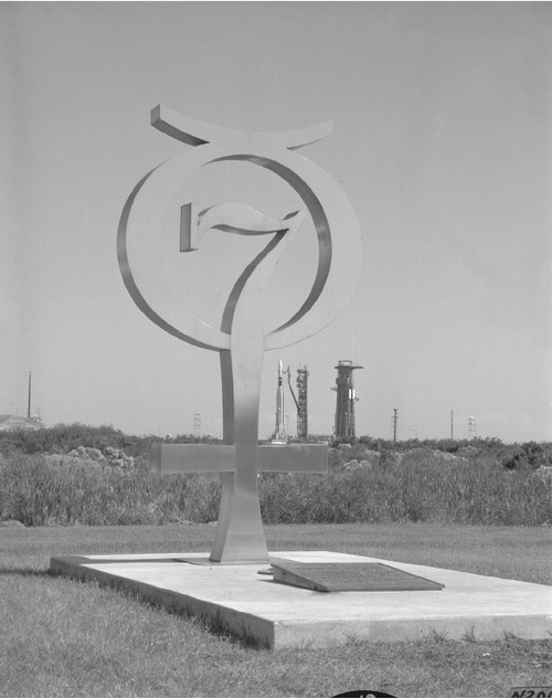 Иллюстрация к книге — Секреты американской космонавтики [i_035.jpg]