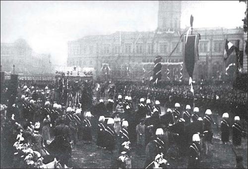 Иллюстрация к книге — Печальные ритуалы императорской России [i_144.jpg]