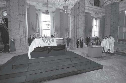 Иллюстрация к книге — Печальные ритуалы императорской России [i_172.jpg]