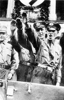 Иллюстрация к книге — Штурмовые отряды (СА) Гитлера 1921-1945 [i_026.jpg]