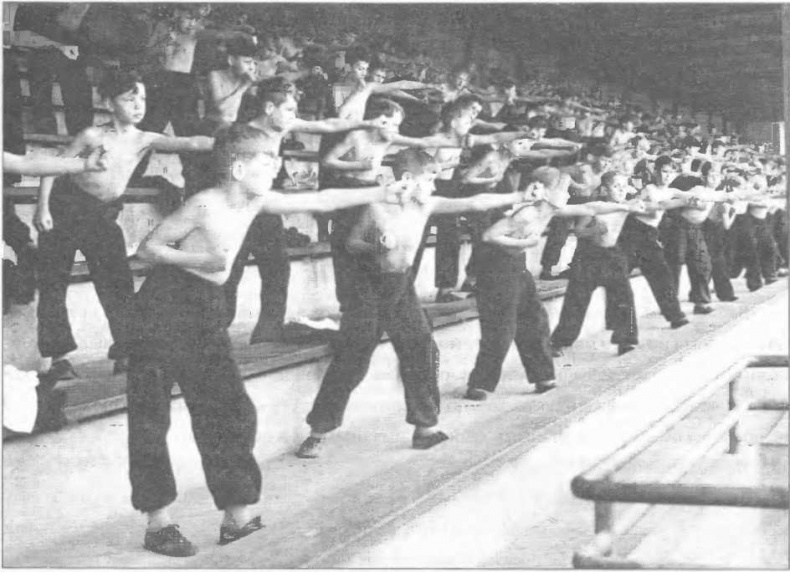 Иллюстрация к книге — Оккультные тайны Третьего рейха. Темные силы, освобожденные нацистами [i_014.jpg]