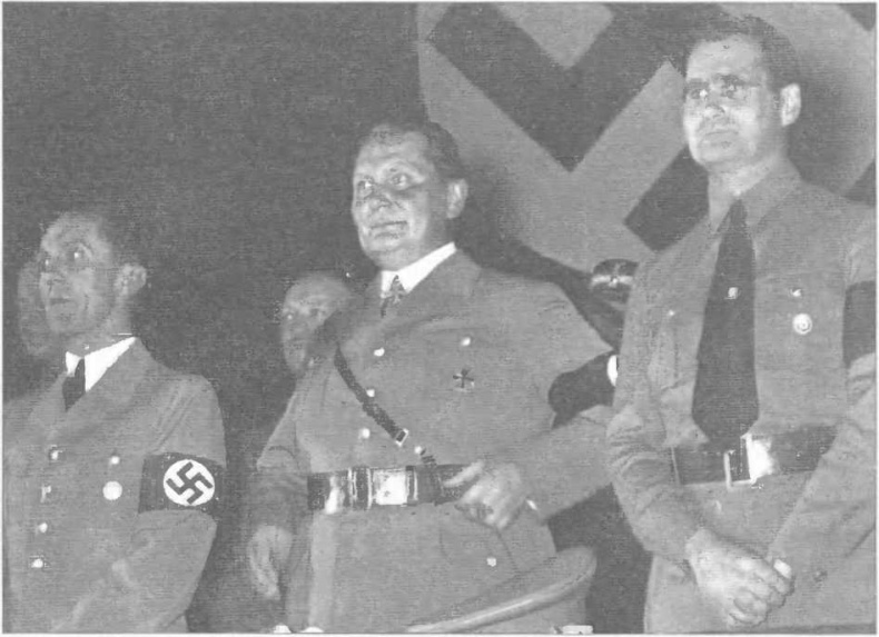 Иллюстрация к книге — Оккультные тайны Третьего рейха. Темные силы, освобожденные нацистами [i_040.jpg]