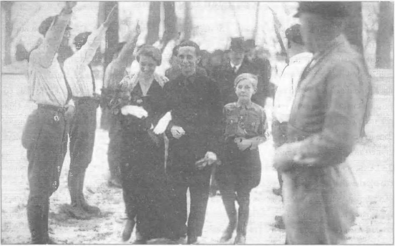 Иллюстрация к книге — Оккультные тайны Третьего рейха. Темные силы, освобожденные нацистами [i_091.jpg]