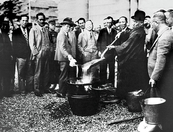 Иллюстрация к книге — Одержимые блеском. О драгоценностях и о том, как желание обладать ими меняет мир [i_019.jpg]