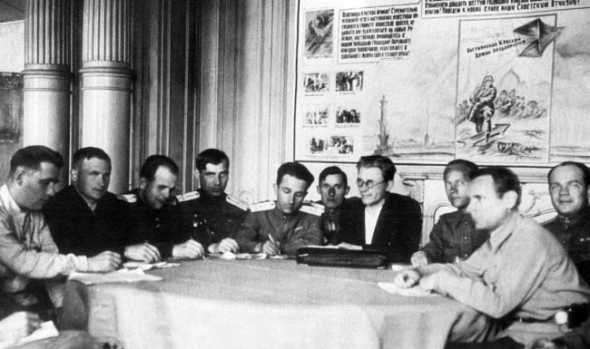 Иллюстрация к книге — Уголовный розыск. Петроград - Ленинград - Петербург [img_id043.jpg]