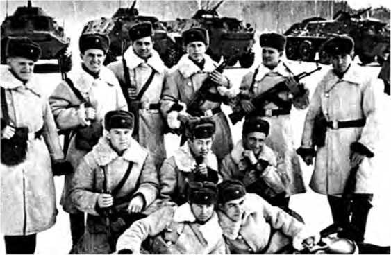 Иллюстрация к книге — Советско-китайские войны. Пограничники против маоистов Уцененный товар (№1) [i_017.jpg]