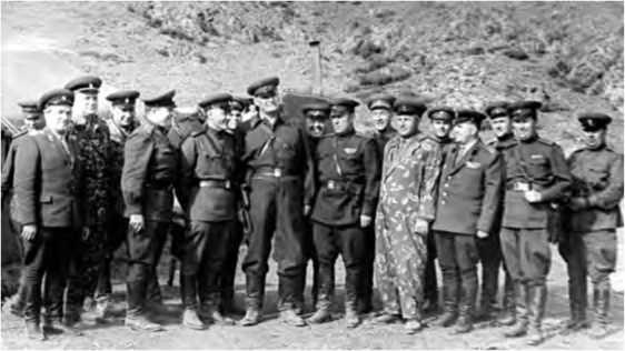 Иллюстрация к книге — Советско-китайские войны. Пограничники против маоистов Уцененный товар (№1) [i_046.jpg]