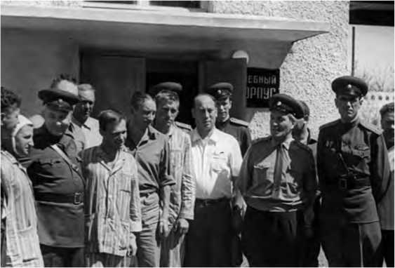 Иллюстрация к книге — Советско-китайские войны. Пограничники против маоистов Уцененный товар (№1) [i_062.jpg]