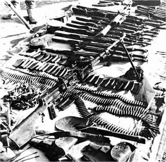 Иллюстрация к книге — Советско-китайские войны. Пограничники против маоистов Уцененный товар (№1) [i_063.jpg]