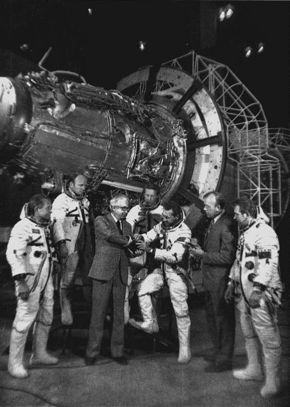 Иллюстрация к книге — Путь к звездам. Из истории советской космонавтики [i_033.jpg]