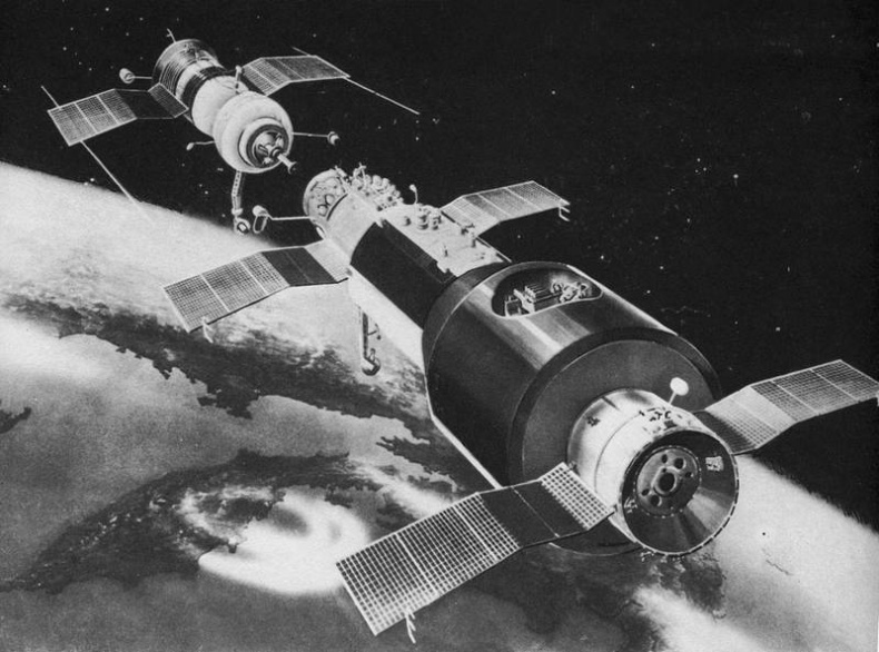 Иллюстрация к книге — Путь к звездам. Из истории советской космонавтики [i_035.jpg]