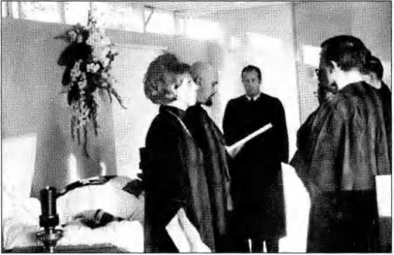 Иллюстрация к книге — Тайная жизнь сатаниста. Авторизованная биография Антона ЛаВея [i_010.jpg]