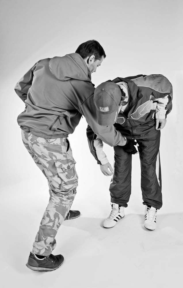 Иллюстрация к книге — Самозащита без оружия. Как победить в драке на улице, не владея боевыми искусствами [i_053.jpg]