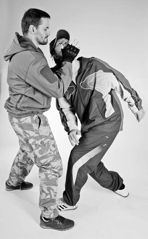 Иллюстрация к книге — Самозащита без оружия. Как победить в драке на улице, не владея боевыми искусствами [i_074.jpg]