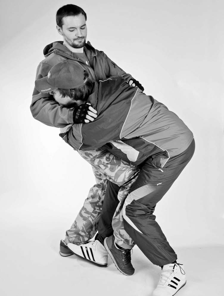 Иллюстрация к книге — Самозащита без оружия. Как победить в драке на улице, не владея боевыми искусствами [i_090.jpg]