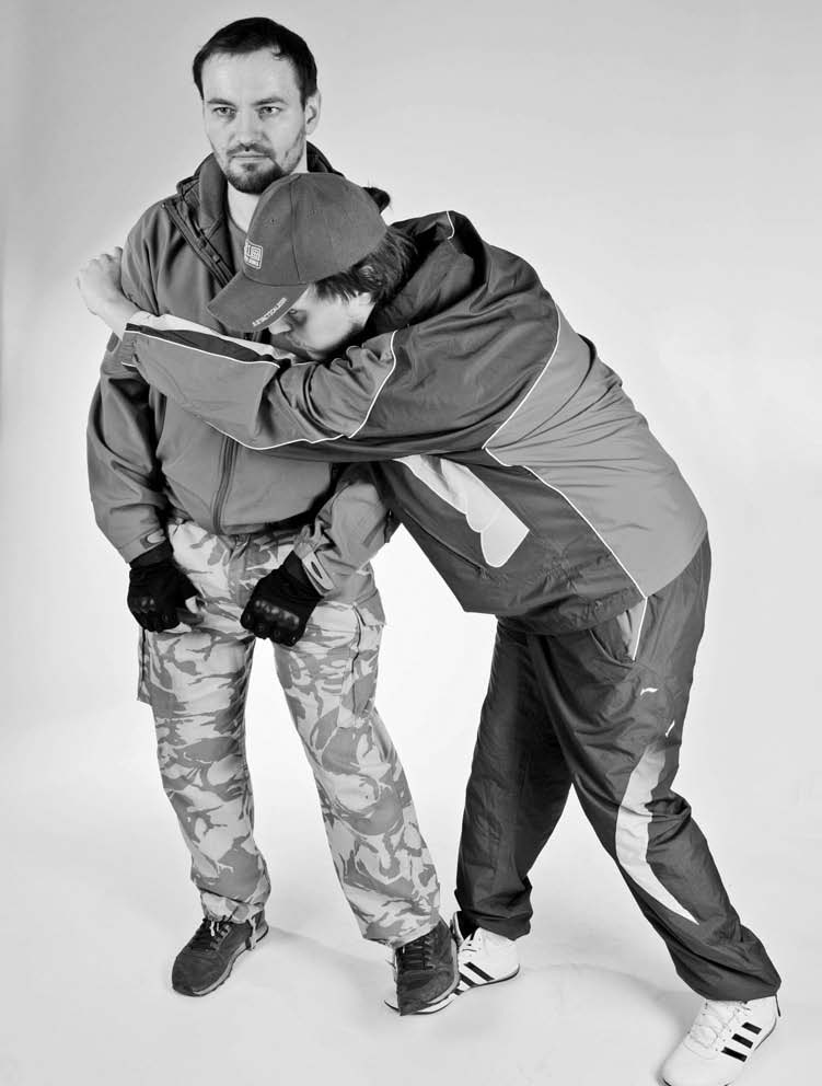 Иллюстрация к книге — Самозащита без оружия. Как победить в драке на улице, не владея боевыми искусствами [i_093.jpg]