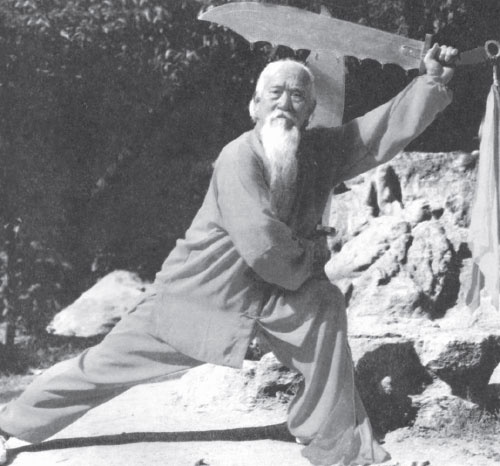 Иллюстрация к книге — Боевая гимнастика. Упражнения китайского ушу для здоровья и самозащиты [i_001.jpg]