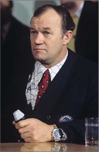 Иллюстрация к книге — Стенка на стенку. Хоккейное противостояние Канада-Россия [i_029.jpg]