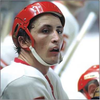 Иллюстрация к книге — Стенка на стенку. Хоккейное противостояние Канада-Россия [i_032.jpg]