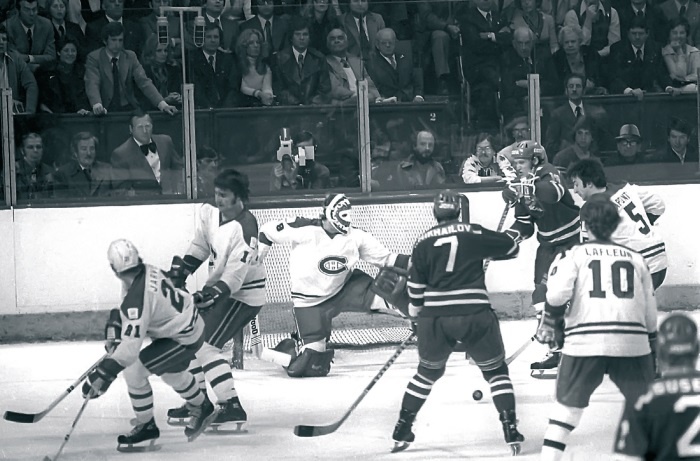 Иллюстрация к книге — Стенка на стенку. Хоккейное противостояние Канада-Россия [i_034.jpg]