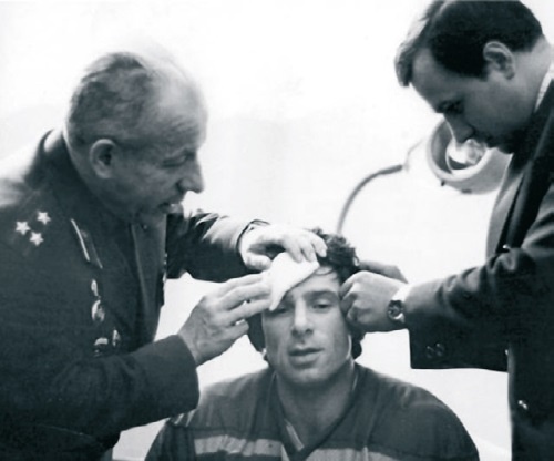 Иллюстрация к книге — Стенка на стенку. Хоккейное противостояние Канада-Россия [i_036.jpg]