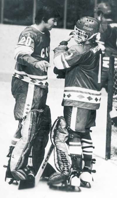 Иллюстрация к книге — Стенка на стенку. Хоккейное противостояние Канада-Россия [i_044.jpg]