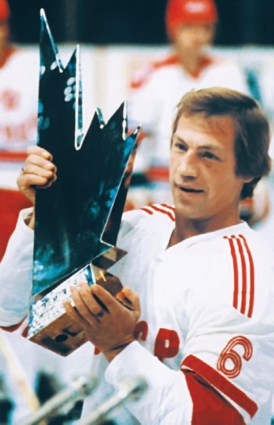 Иллюстрация к книге — Стенка на стенку. Хоккейное противостояние Канада-Россия [i_048.jpg]