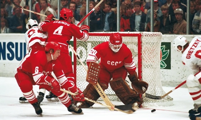 Иллюстрация к книге — Стенка на стенку. Хоккейное противостояние Канада-Россия [i_050.jpg]