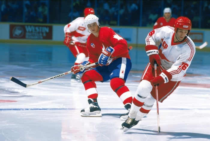 Иллюстрация к книге — Стенка на стенку. Хоккейное противостояние Канада-Россия [i_052.jpg]