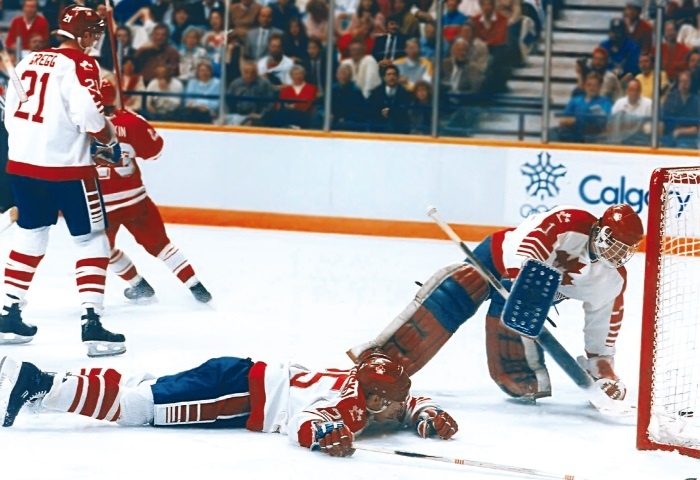 Иллюстрация к книге — Стенка на стенку. Хоккейное противостояние Канада-Россия [i_062.jpg]