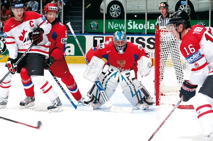 Иллюстрация к книге — Стенка на стенку. Хоккейное противостояние Канада-Россия [i_073.jpg]