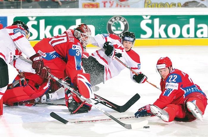 Иллюстрация к книге — Стенка на стенку. Хоккейное противостояние Канада-Россия [i_078.jpg]