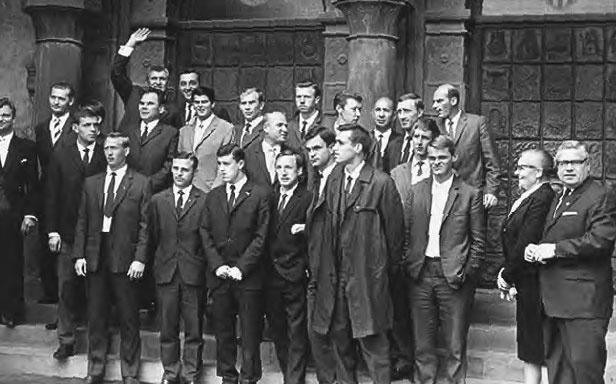 Иллюстрация к книге — Мяч, пробитый им, и теперь летит над землей. Древо памяти Валентина Бубукина [_12.jpg]