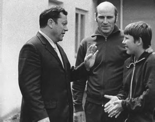 Иллюстрация к книге — Мяч, пробитый им, и теперь летит над землей. Древо памяти Валентина Бубукина [_28.jpg]