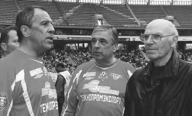 Иллюстрация к книге — Мяч, пробитый им, и теперь летит над землей. Древо памяти Валентина Бубукина [_50.jpg]